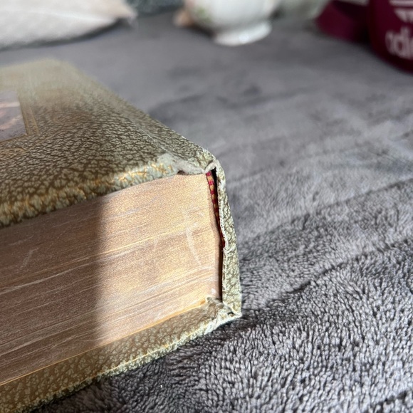 Vintage ‘74-‘75, 1970 Copyright New American Bible Catholic Heirloom Edition. - Picture 6 of 16